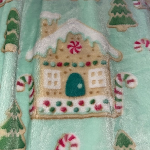 North Pole Cookie Co Christmas teal Gingerbread Plush Throw Blanket - Picture 4 of 6